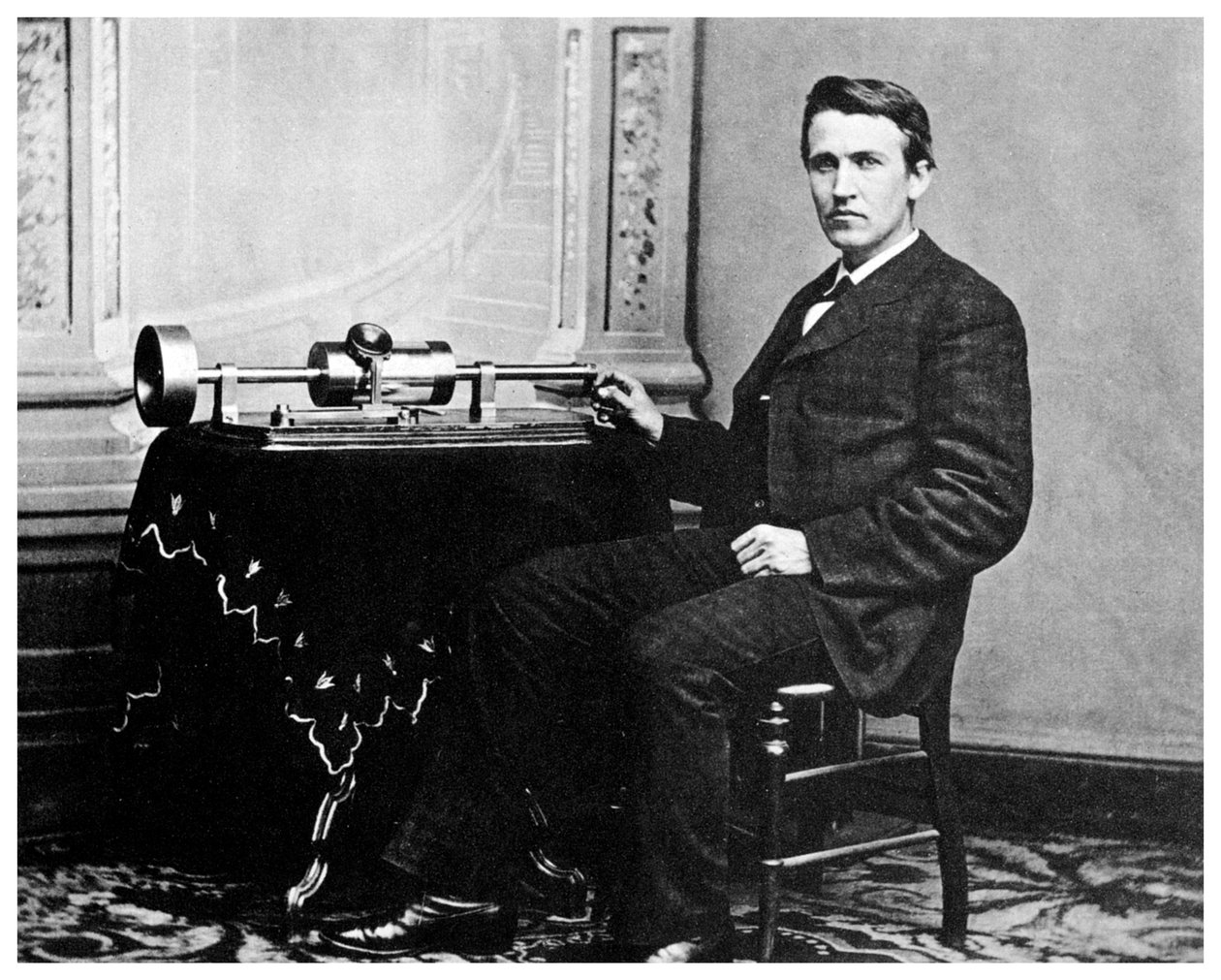 Thomas Alva Edison, inventore americano, con il suo fonografo, c. 1878 1955 da Unbekannt