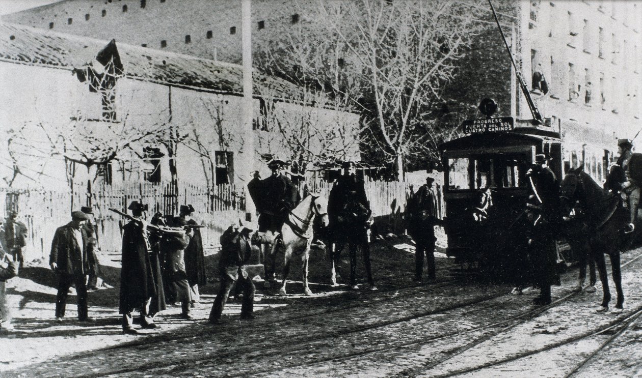 Sciopero del tram a Madrid, la guardia civile carica gli scioperanti che cercano di fermare un tram, pubblicato sulla rivista "Nuevo Mundo", dicembre 1919 da Unbekannt