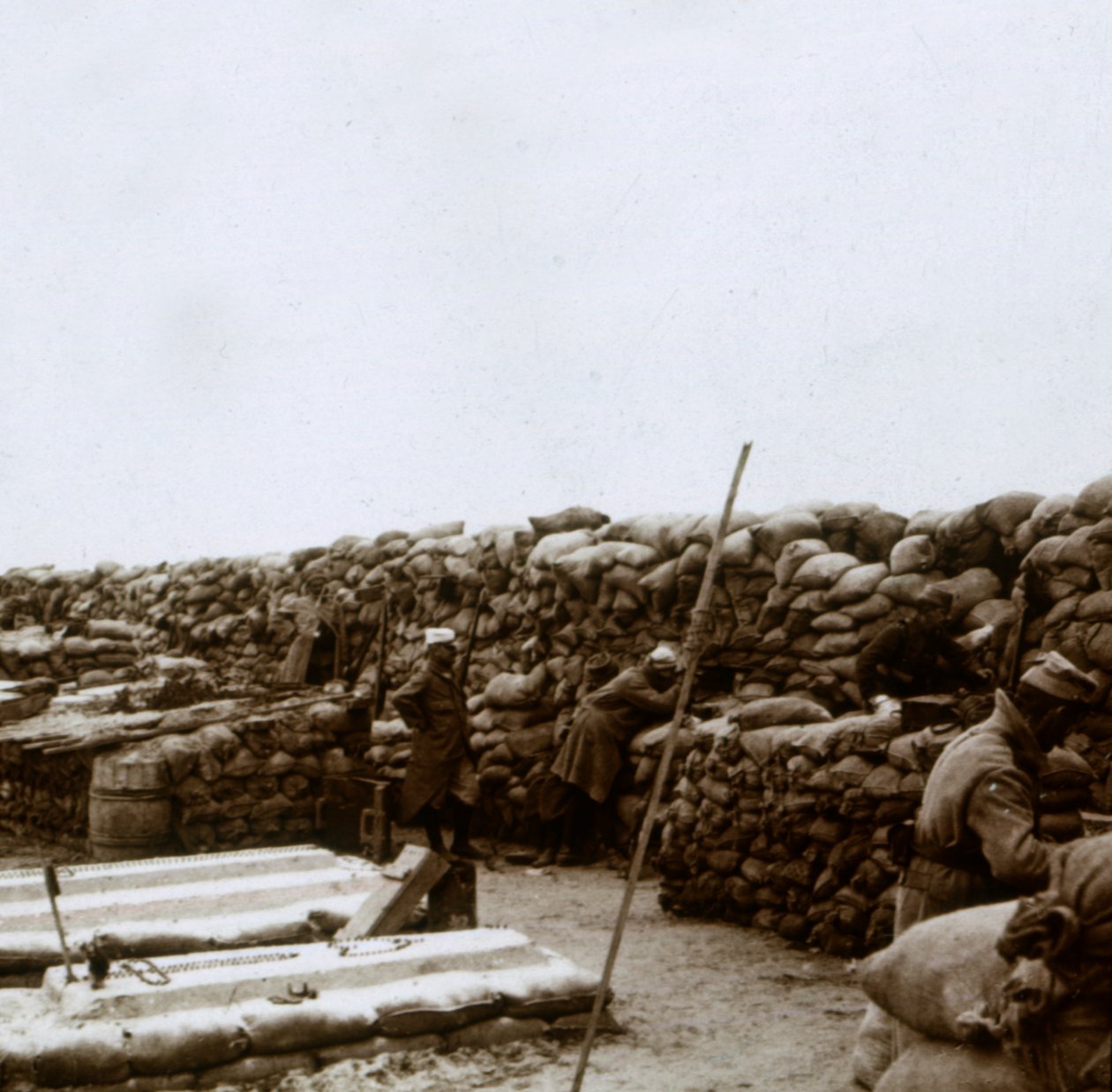 Trincee a Mamelon Vert, Nieuwpoort, Fiandre, Belgio, c1914-c1918 da Unbekannt