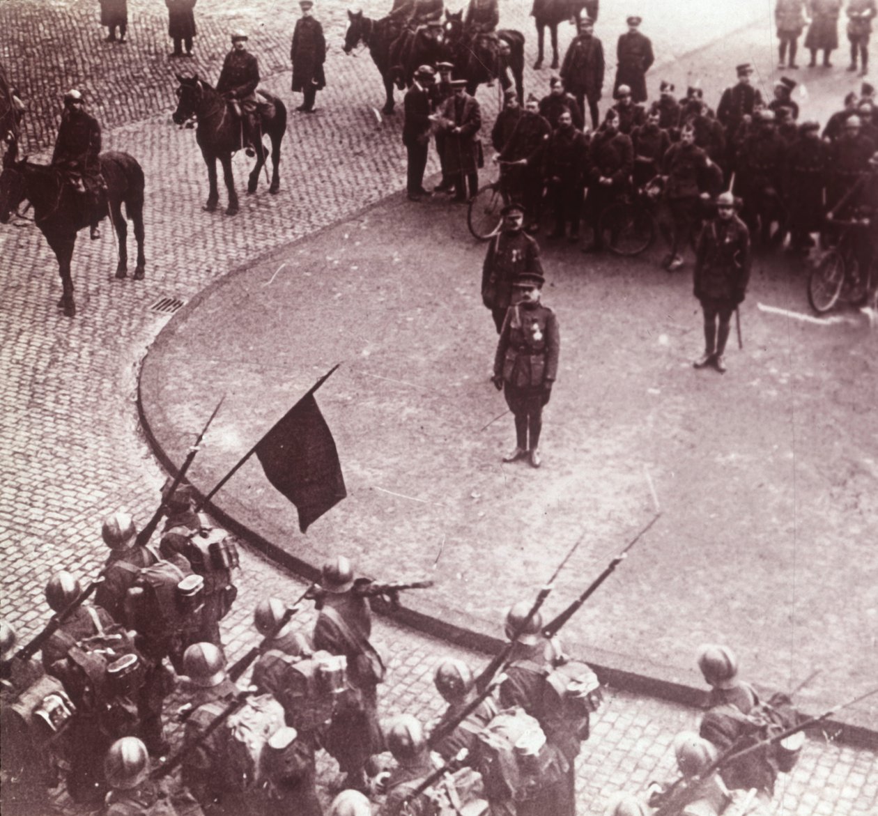 Truppe in marcia, Aquisgrana, Germania, c1914-c1918 da Unbekannt