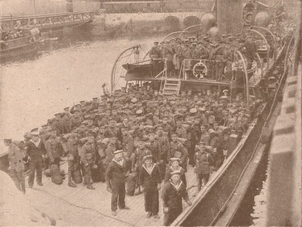 Truppe a bordo di un trasporto del Canale, c1915 da Unbekannt