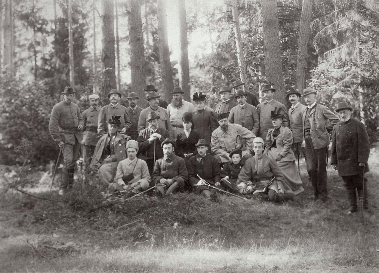 Lo zar Alessandro III con famiglia e amici a caccia nella foresta di Bialowieza, Russia, 1894 da Unbekannt