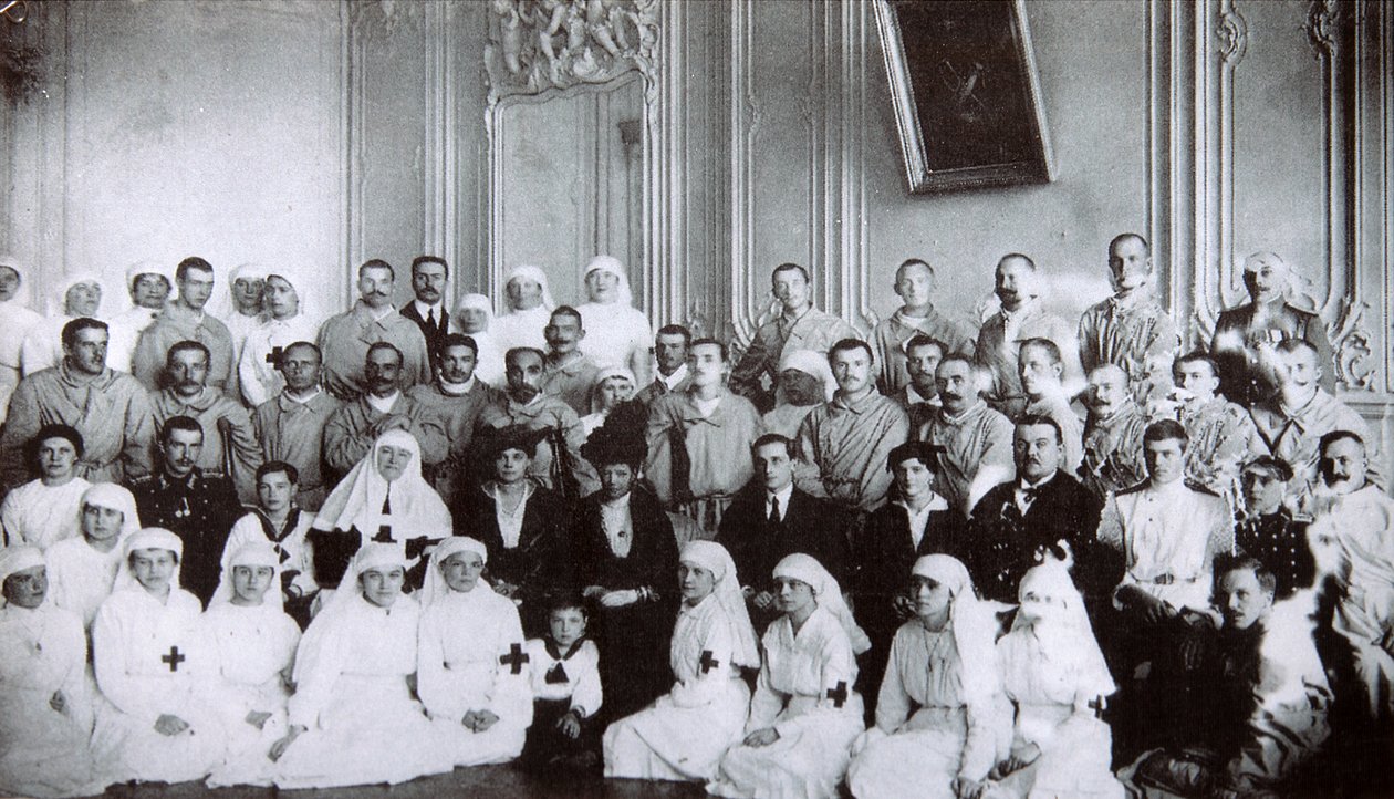 Zarina Maria Fyodorovna di Russia in visita a un ospedale a Kiev, 1915 da Unbekannt