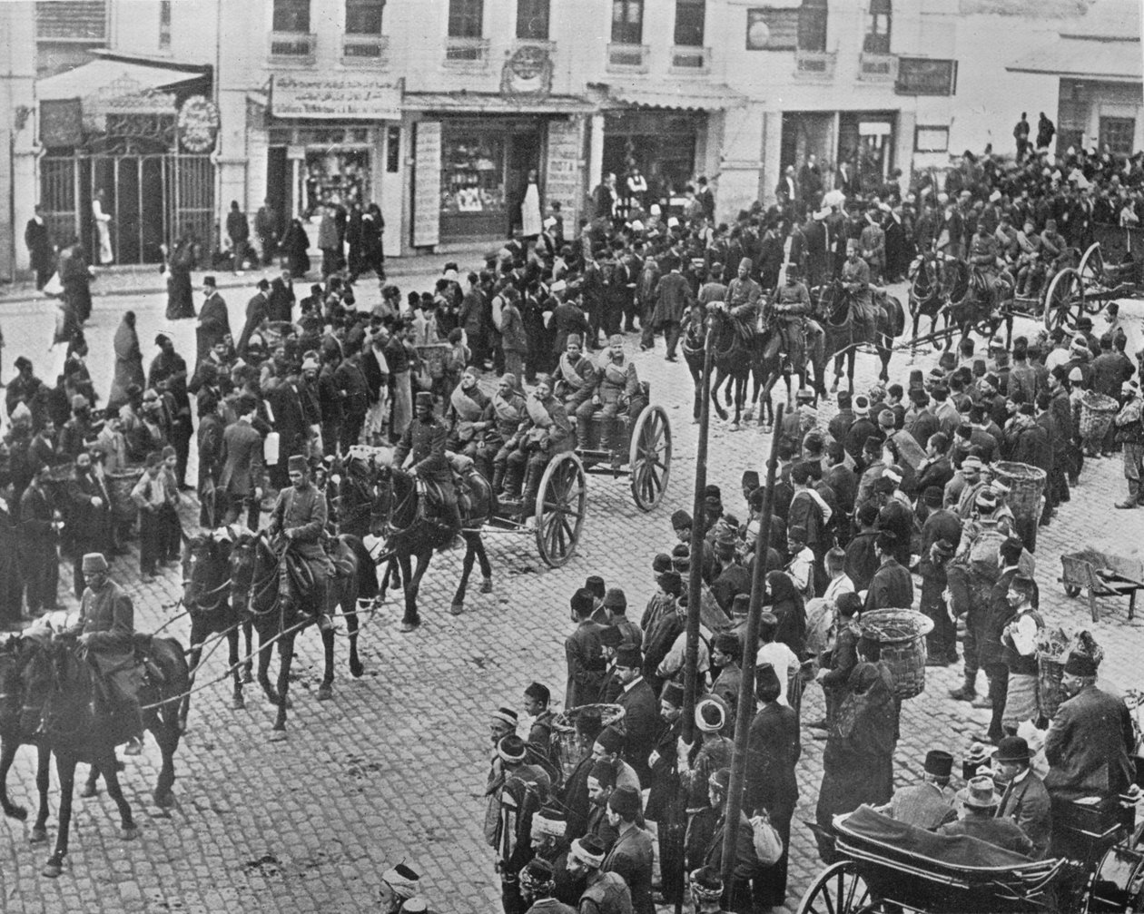 Artiglieria turca che lascia Costantinopoli per il servizio attivo, 1915 da Unbekannt