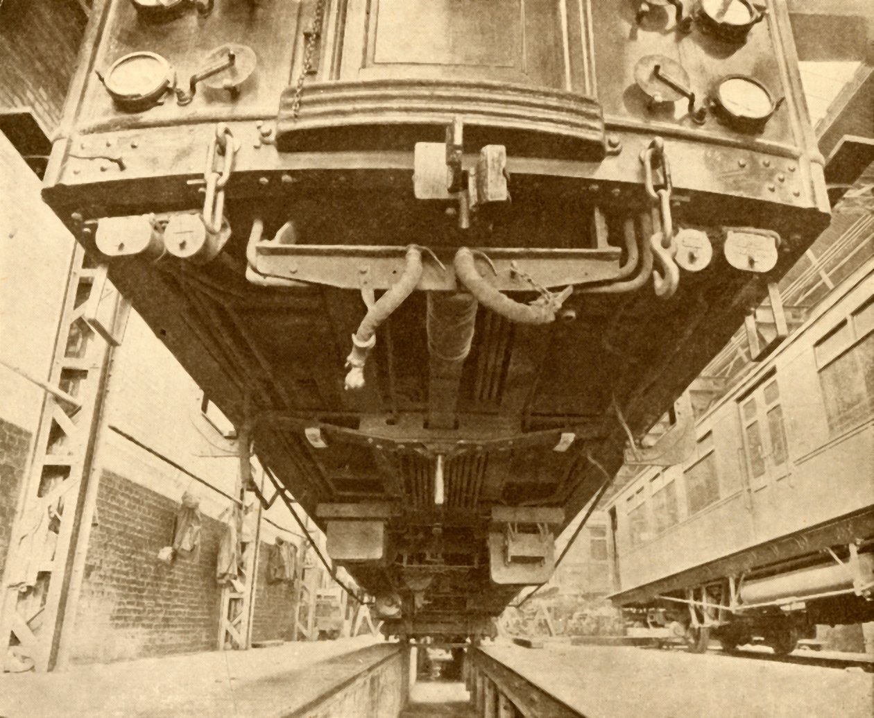 Sotto la metropolitana: Sotto una carrozza elettrica della District Railway, 1930 da Unbekannt