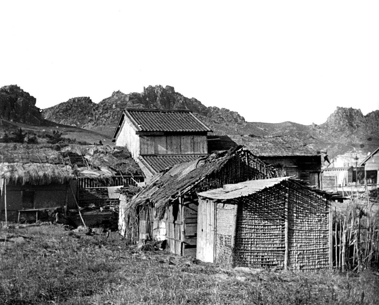 Capanni di villaggio in Corea, 1900 da Unbekannt