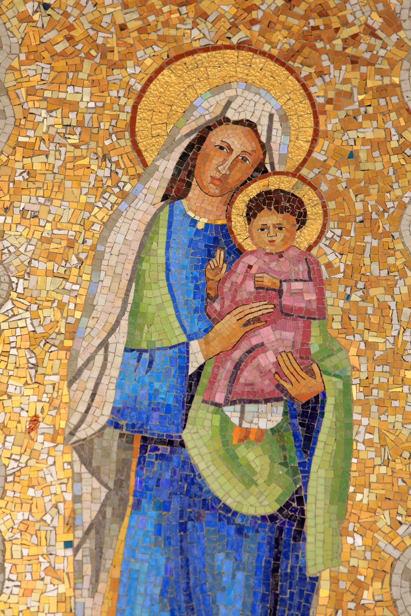 Vergine e bambino. Vietnam. Basilica dell