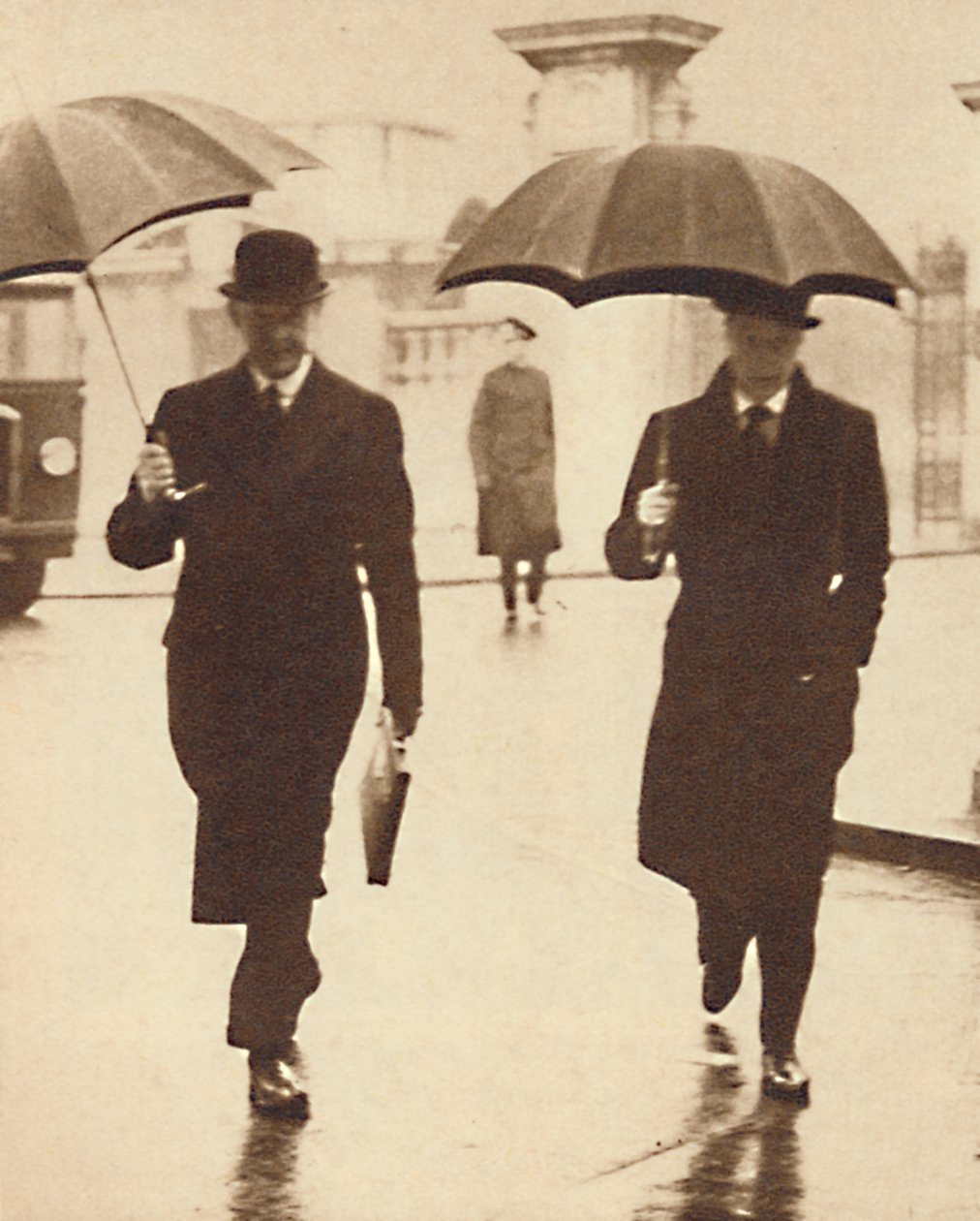 Camminando sotto la pioggia, 1937 da Unbekannt