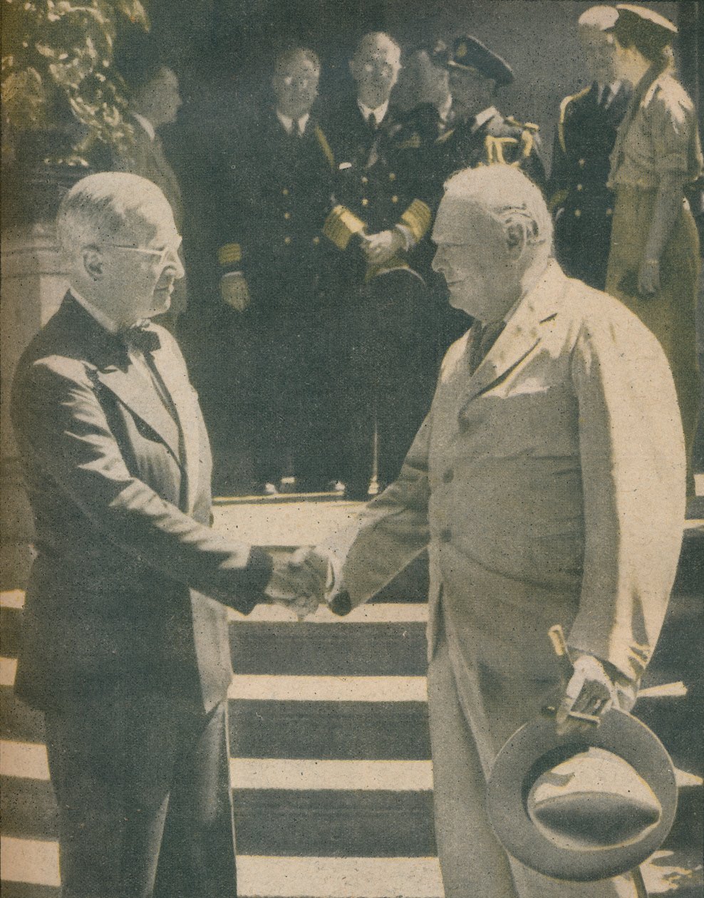 Calda Stretta di Mano tra Premier e Presidente, 1945 da Unbekannt