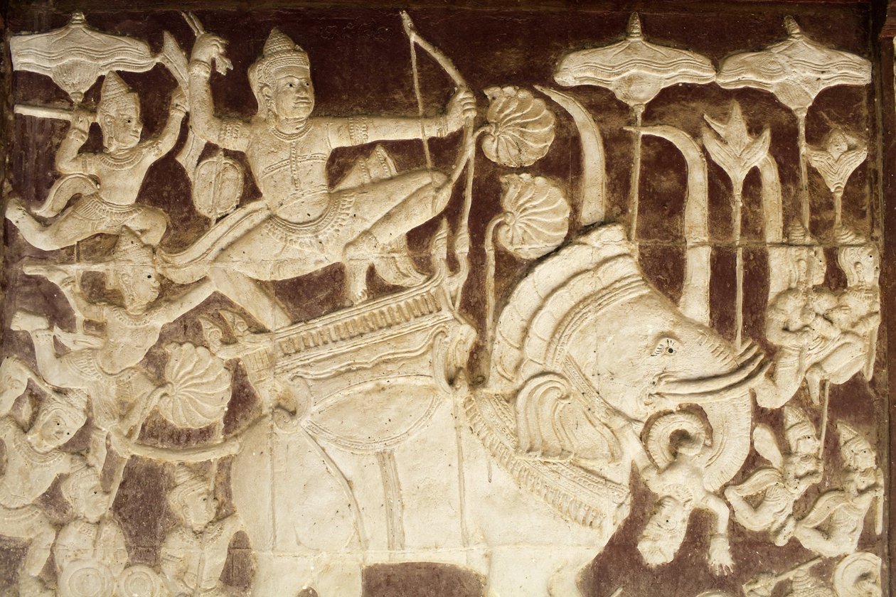 Wat Ounalom: scultura che raffigura una scena di battaglia dal Ramayana, Phnom Penh, Cambogia da Unbekannt