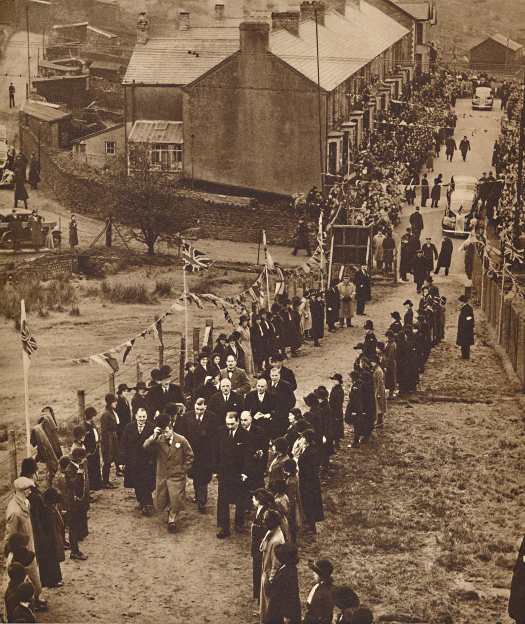 Accolto nel Monmouthshire - Re Edoardo ad Abertillery, Nov 1936 1937 da Unbekannt