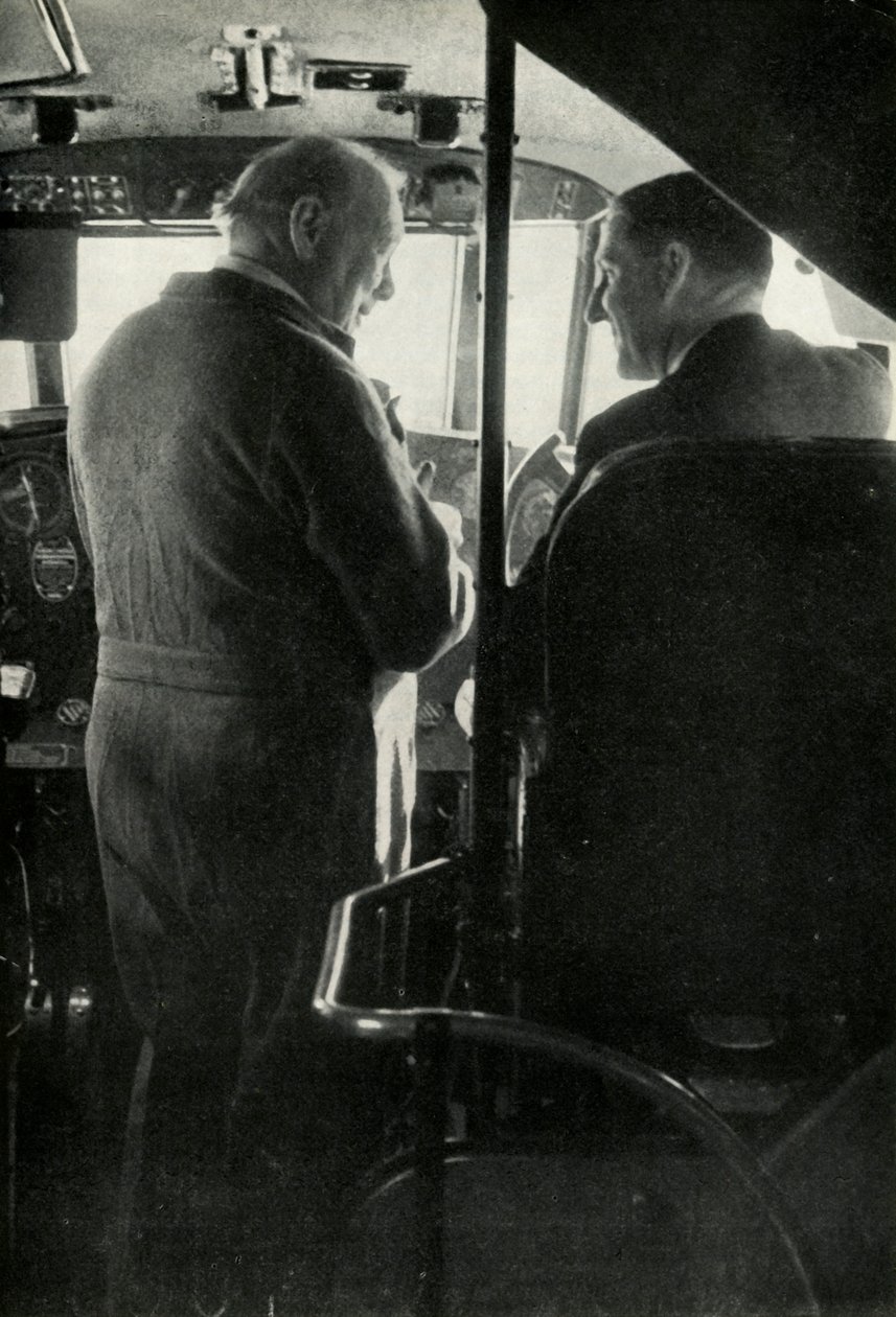 Winston Churchill parla con il capitano Shakespeare dell