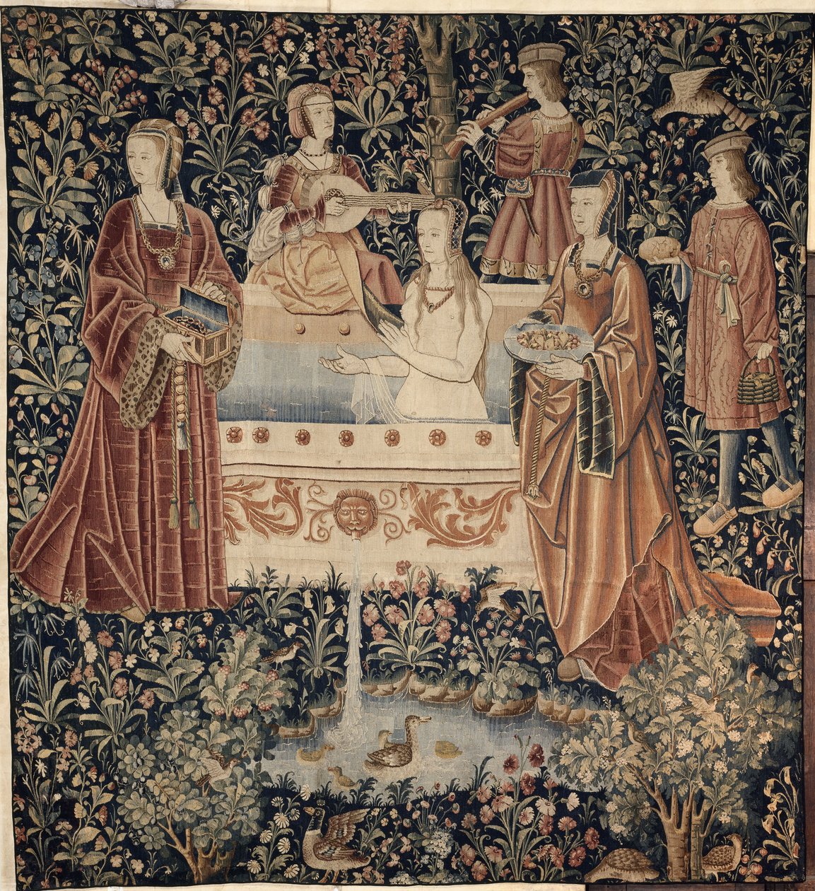 Donna che fa il bagno circondata da assistenti, serie di arazzi La Vie Seigneuriale, c. 1500 da Unbekannt