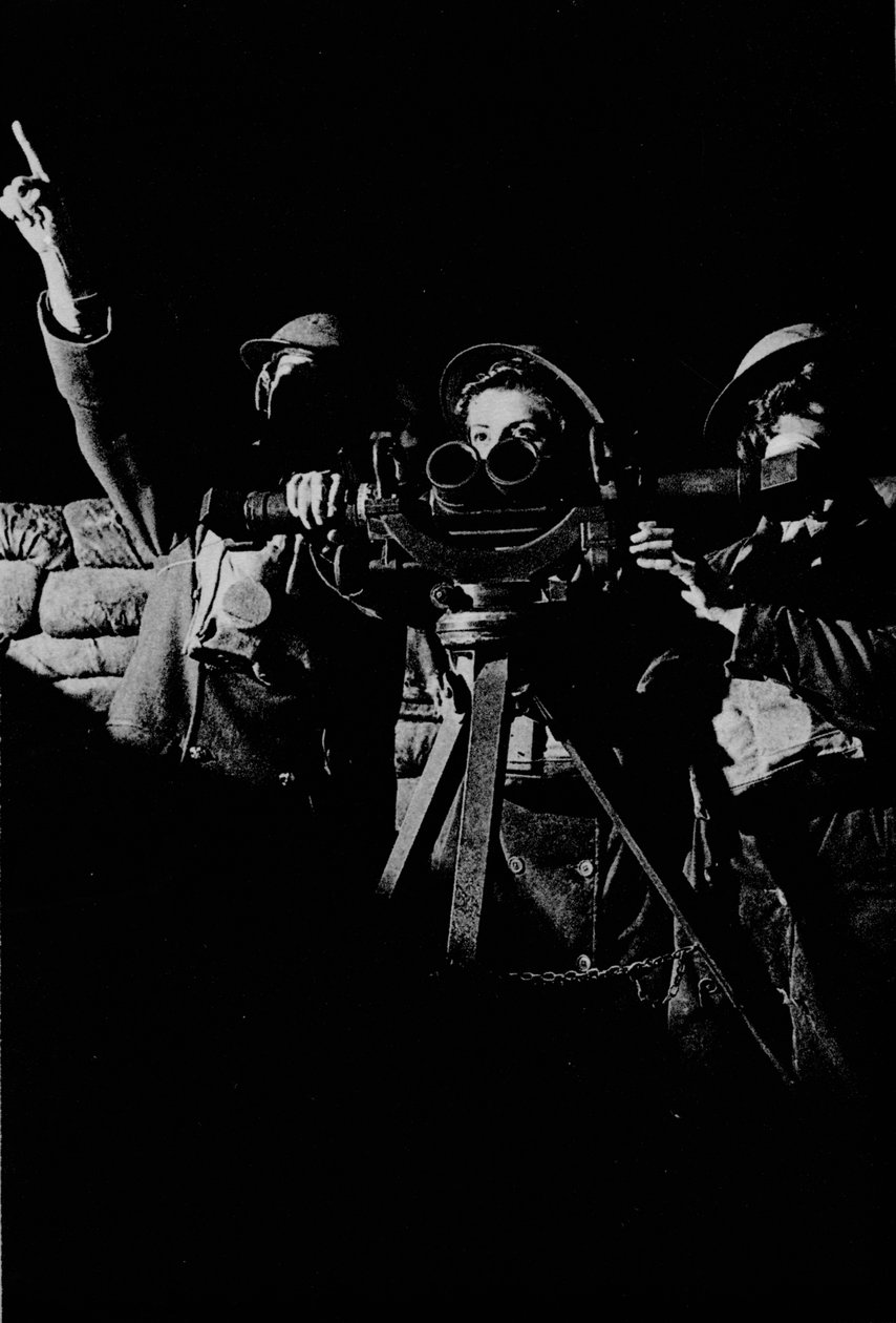 Donne in servizio su una batteria antiaerea, 1943 da Unbekannt