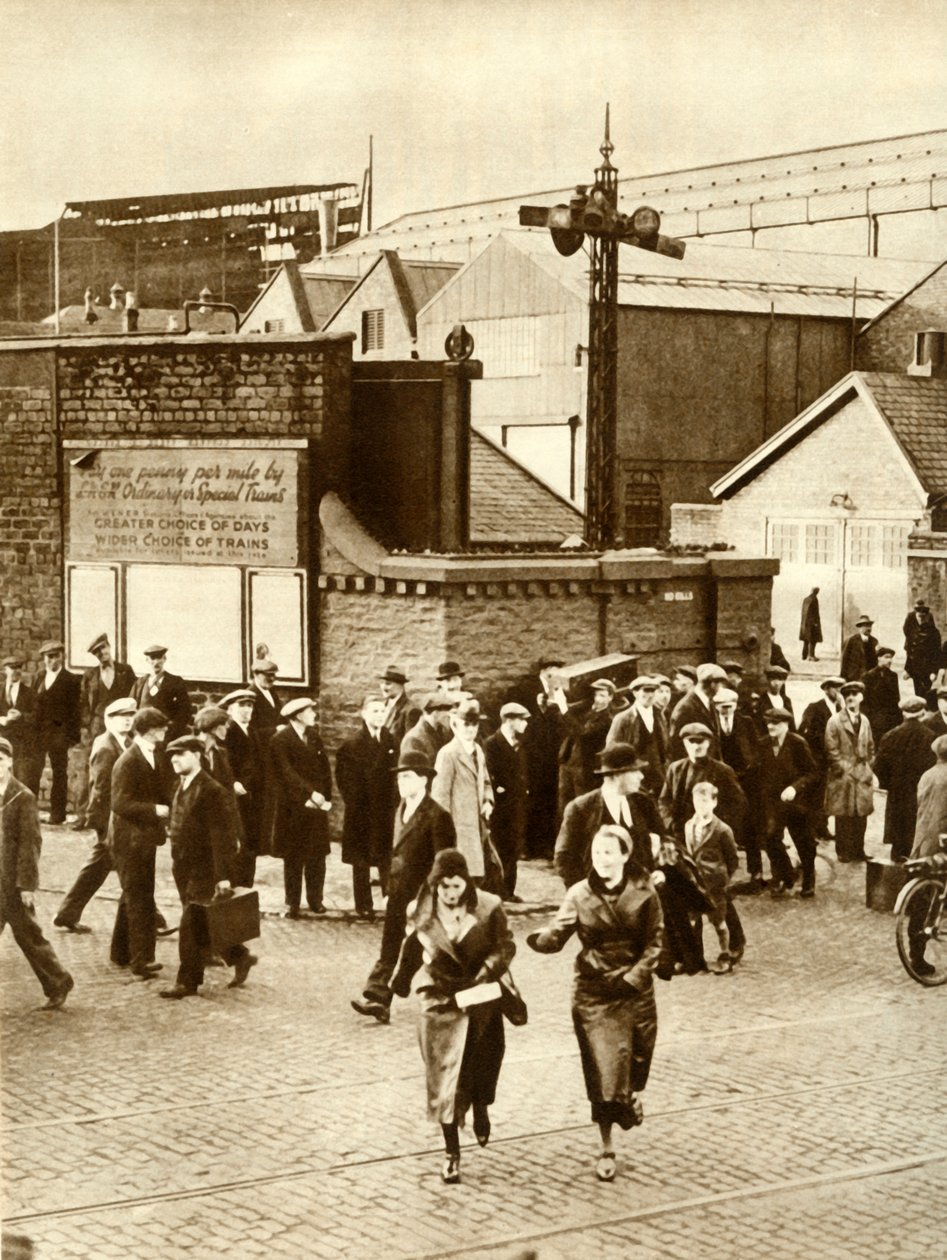 Lavoratori che lasciano...dopo la sospensione della costruzione del Cunarder 534, dicembre 1931, 1935 da Unbekannt
