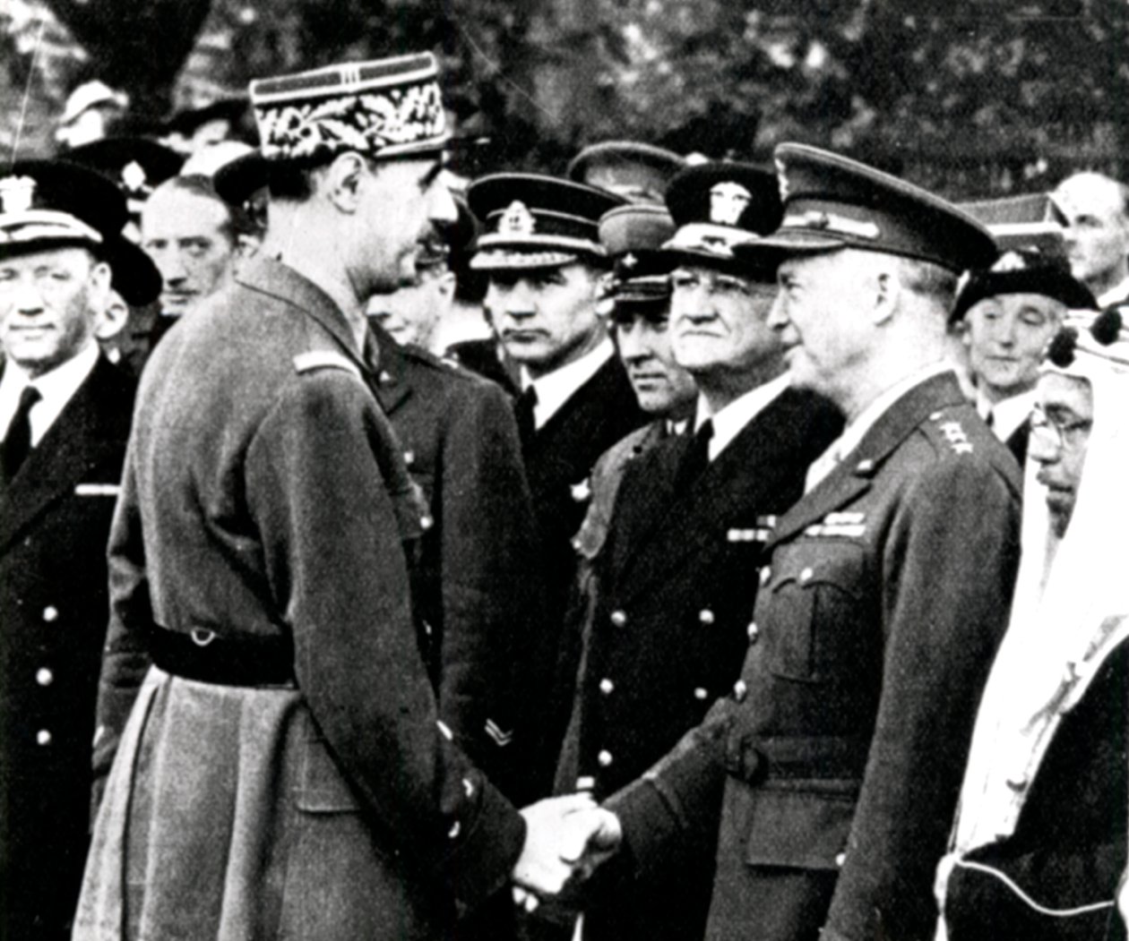 Seconda Guerra Mondiale: De Gaulle saluta Eisenhower, 1944 da Unbekannt