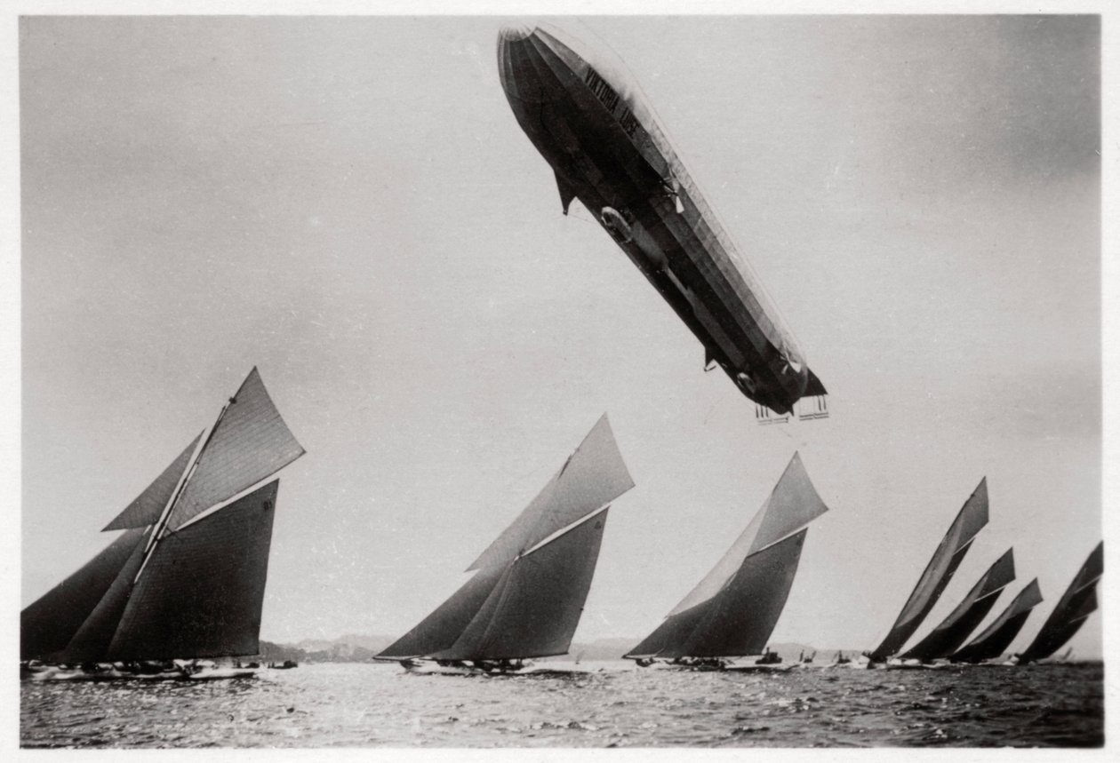 Zeppelin LZ11 Viktoria Luise in volo durante la regata di Kiel, Germania da Unbekannt