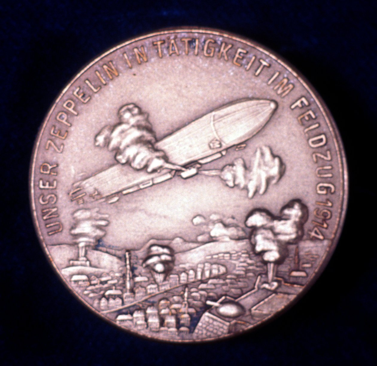 Dirigibile Zeppelin in azione durante la Prima Guerra Mondiale, 1914 da Unbekannt