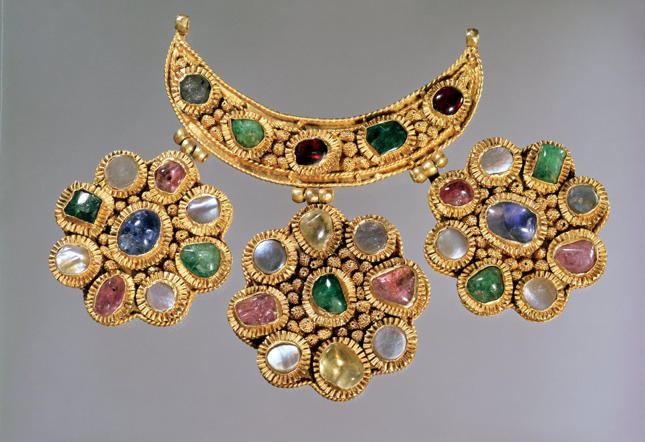Collana a forma di mezzaluna con pendenti con pietre semipreziose, Mosca, fine XIV o inizio XV secolo da Unbekannt Unbekannt