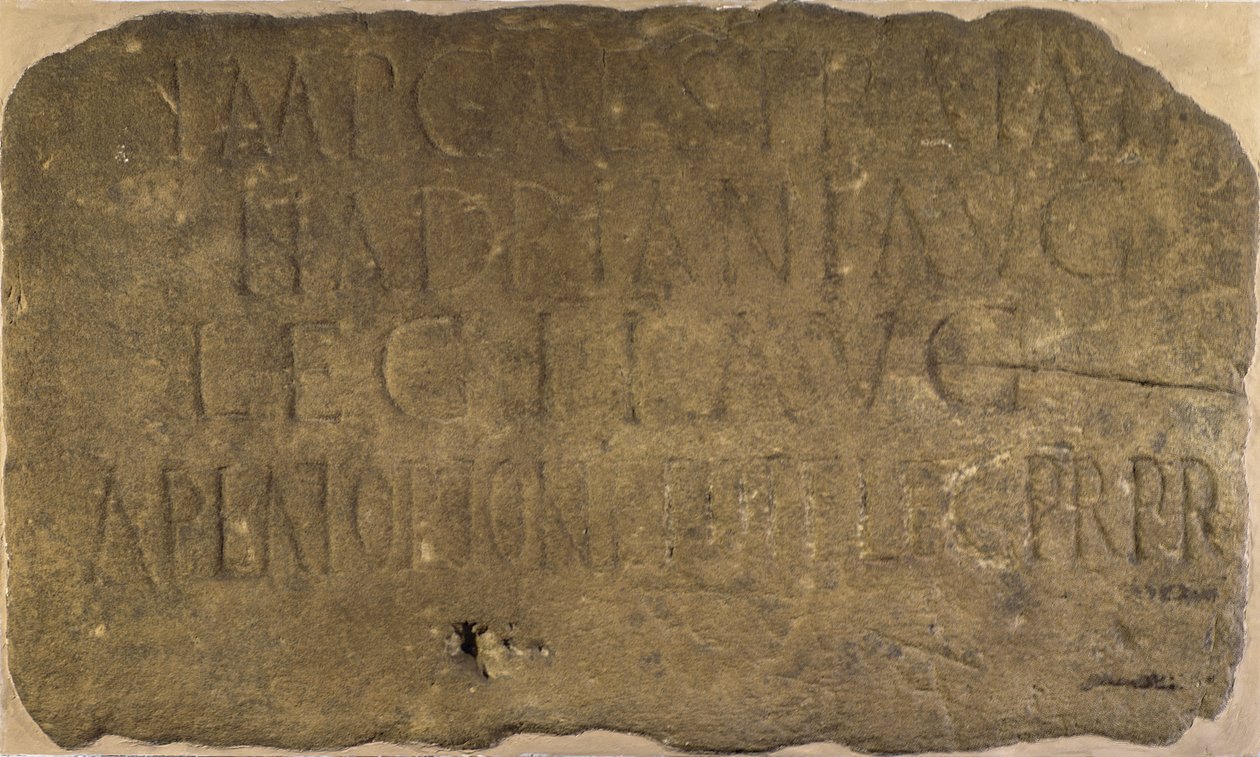 Iscrizione dal milecastle 38 sul Vallo di Adriano, che registra la costruzione del milecastle dalla 2ª Legione Augusta, 122-125 d.C. da Unbekannt Unbekannt