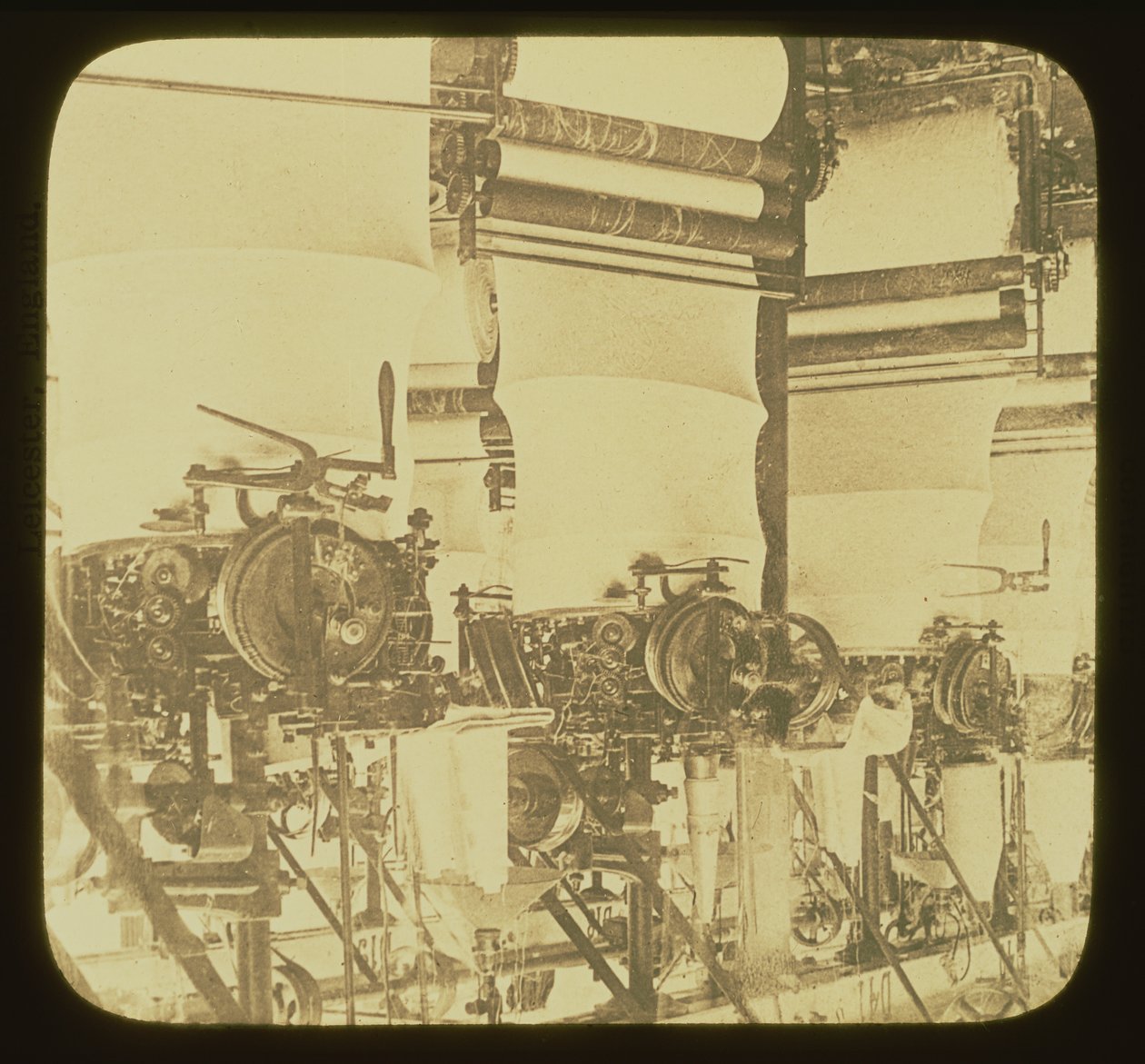 Macchine per maglieria al lavoro nella fabbrica di lana Wolsey, Leicestershire, c.1850 da Unbekannt Unbekannt