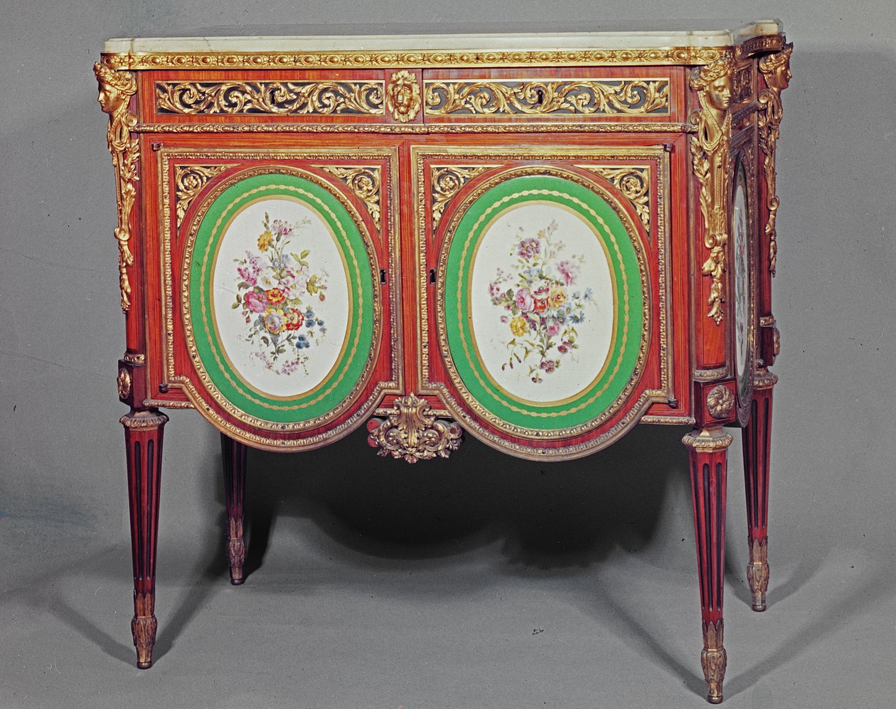 Mobile Luigi XVI, timbrato M.Carlin JME, decorato con ormolu e placche di Sèvres, c.1774 da Unbekannt Unbekannt
