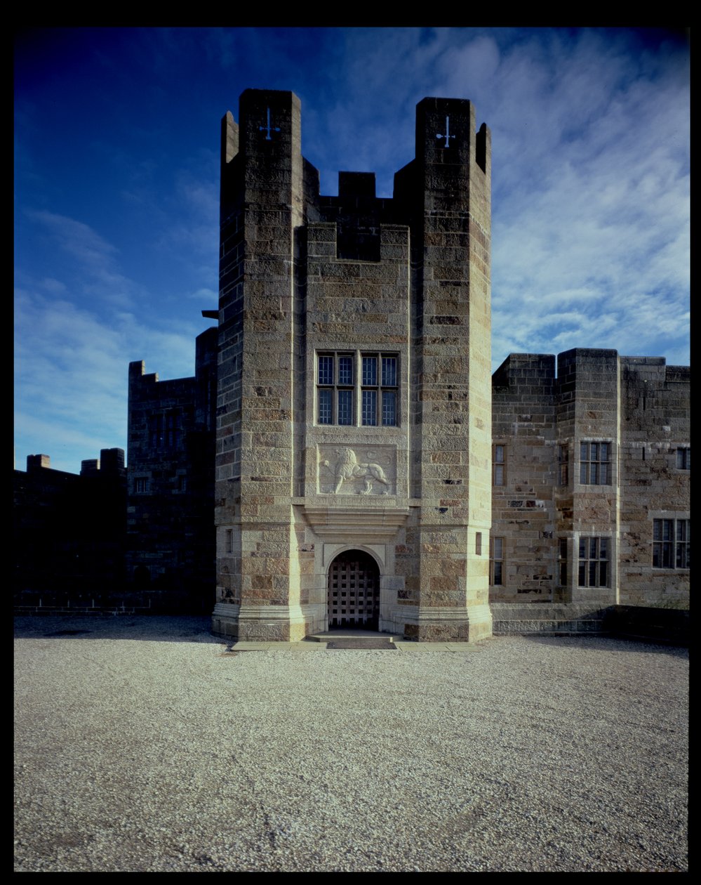 Ingresso principale del Castello Drogo, progettato da Sir Edwin Lutyens (1869-1944) 1910-30 da Unbekannt Unbekannt