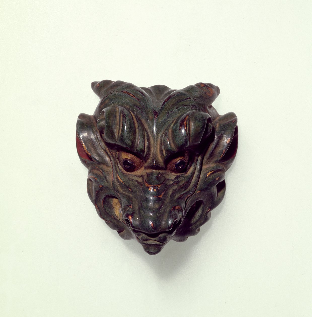 Netsuke in legno di bosso dipinto, scolpito come modello di una maschera Gagaku, XIX secolo da Unbekannt Unbekannt