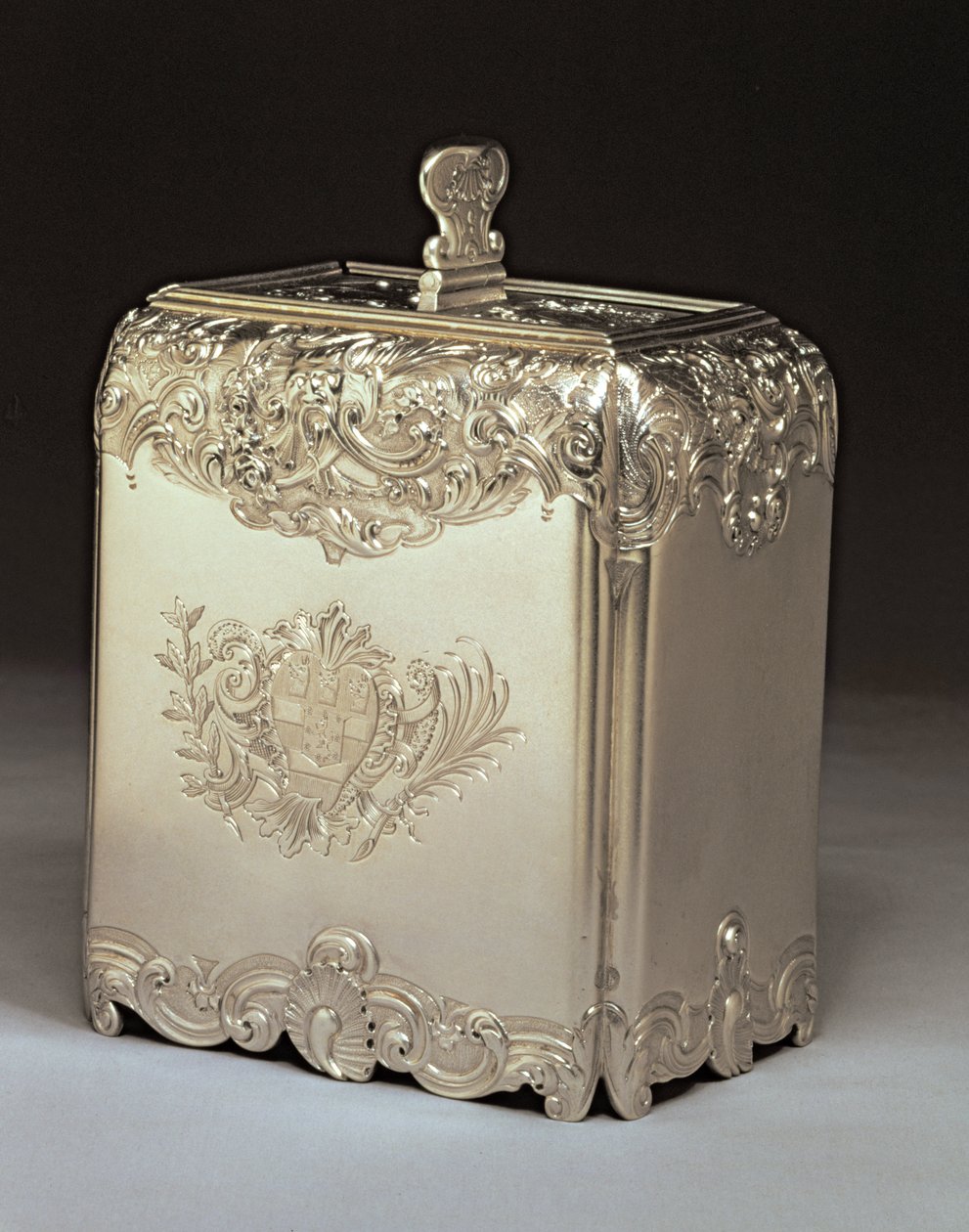 Scatola da tè in argento di Paul de Lamerie da Unbekannt Unbekannt
