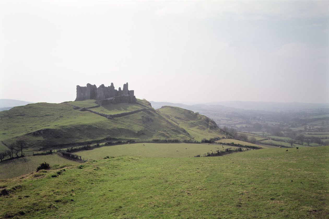 Vista del Castello di Carreg Cennen, Galles del Sud, costruito c.1350 da Unbekannt Unbekannt