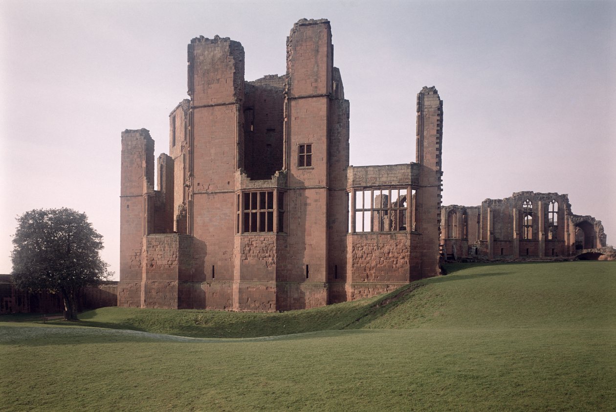 Vista delle mura esterne, Kenilworth Castle, Warwickshire, costruito 1203-16 da Unbekannt Unbekannt