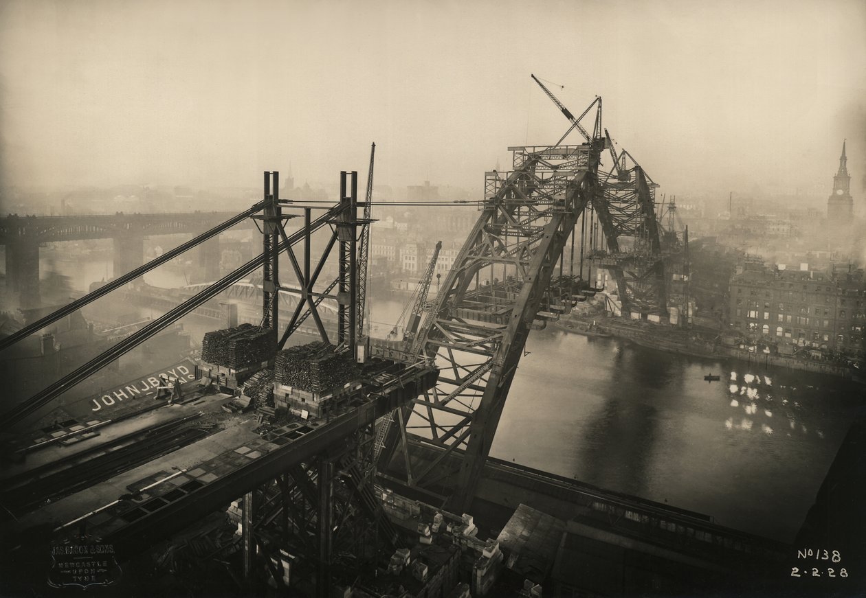 Vista del progresso con il ponte Tyne, mostrando le due metà che si avvicinano, 2 febbraio 1928 da Unbekannt Unbekannt