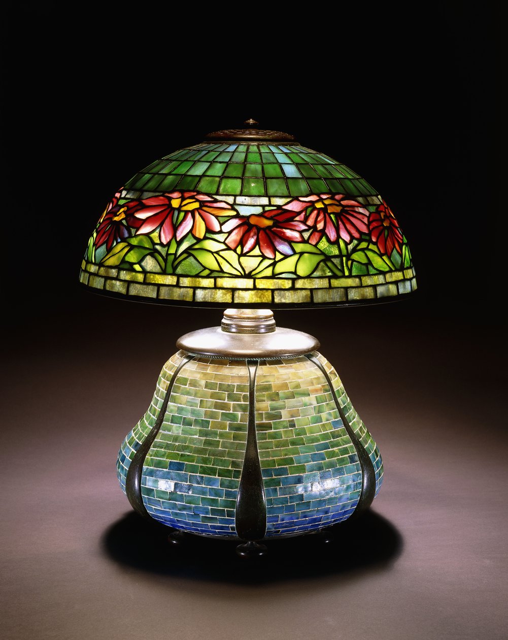 Lampada da tavolo in vetro piombato "Poinsettia", c. 1902-1932 da Unbekannt