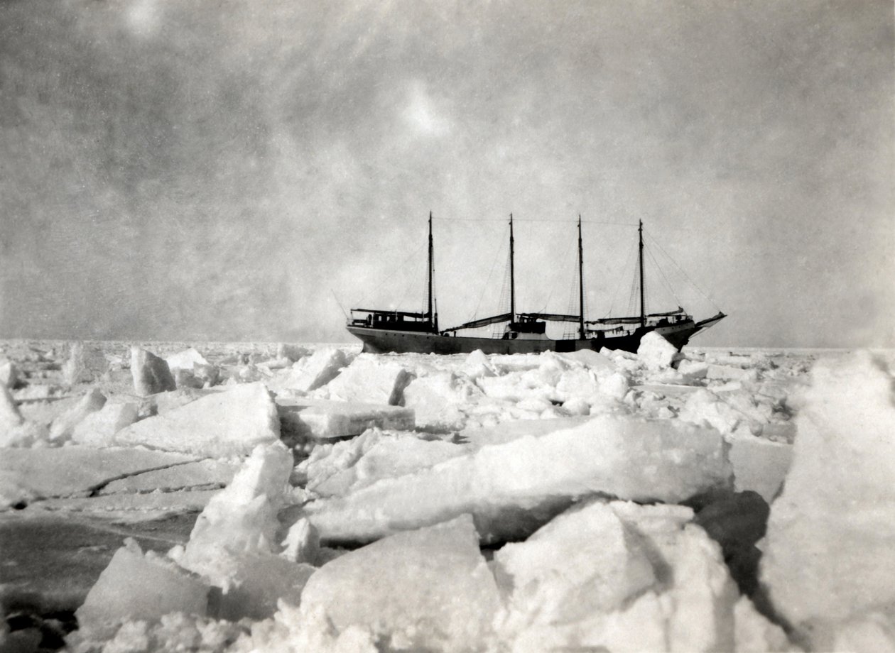 Una nave a quattro alberi che naviga tra gli iceberg da Unbekannter Künstler