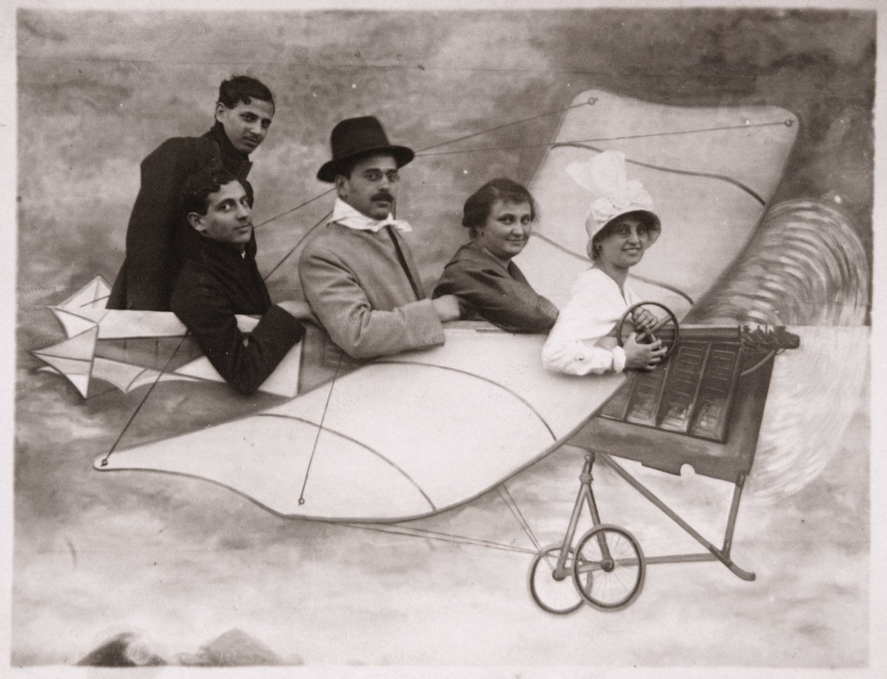 Arte. Fotografia. Persone su un aereo. Foto in una fiera, Ungheria da Unbekannter Künstler