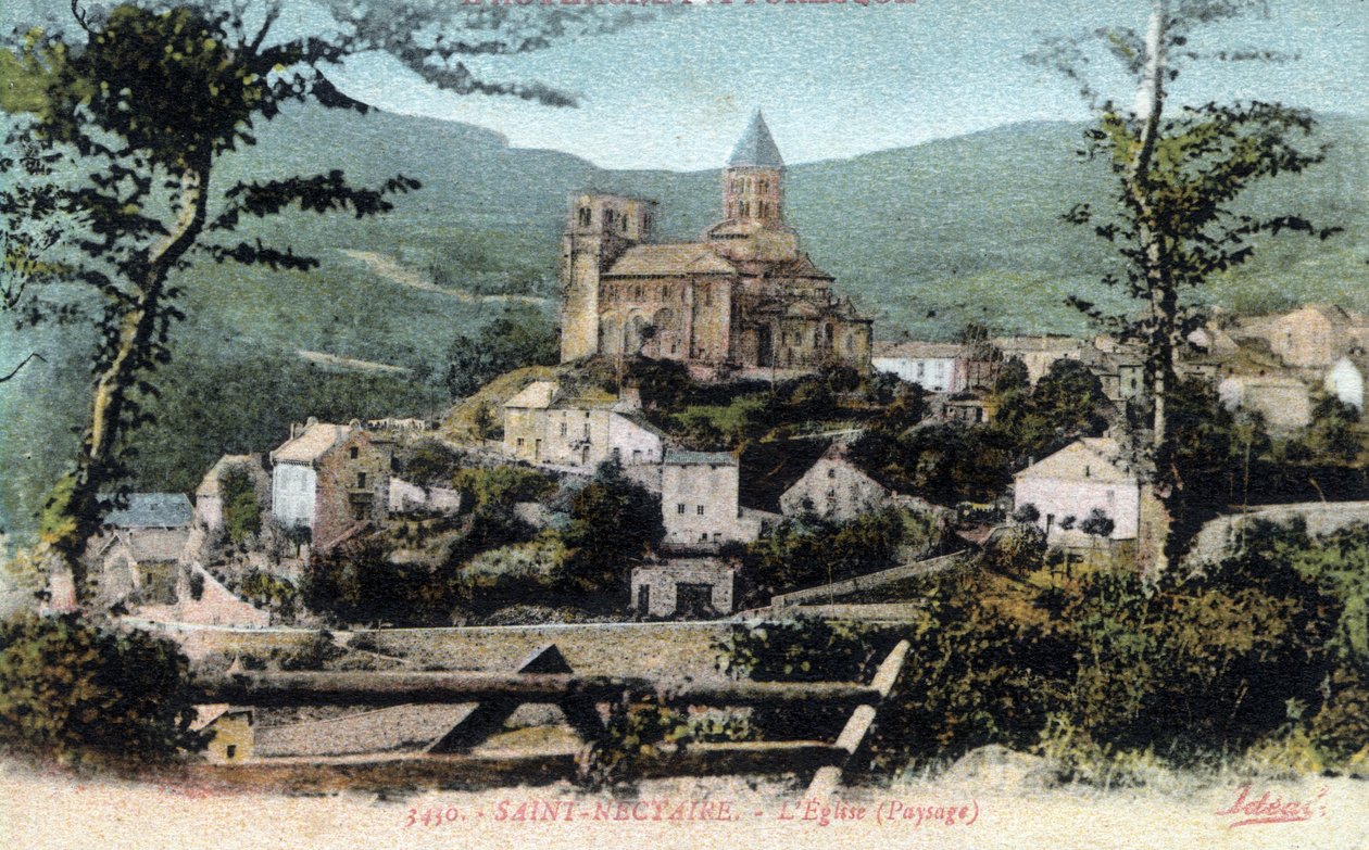 Saint-Nectaire: vista del villaggio e della chiesa da William M. Timlin