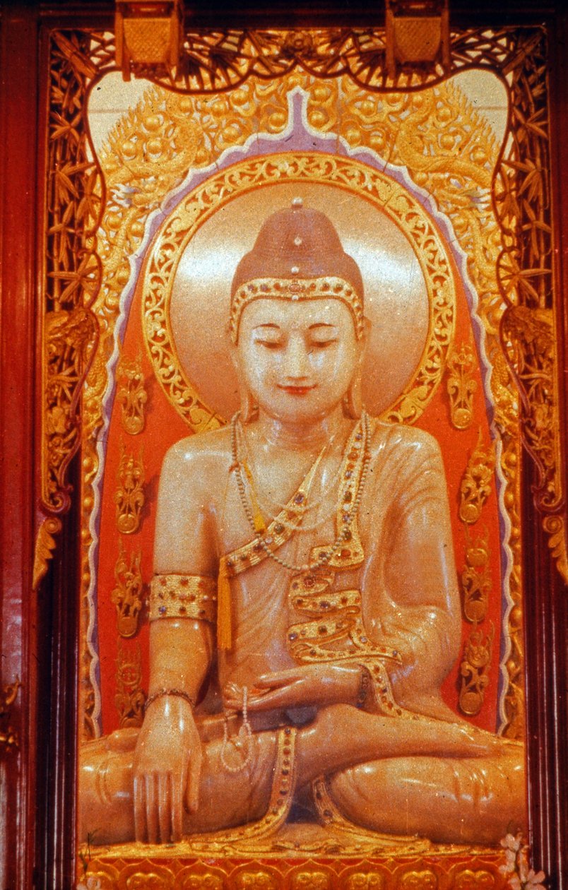 Grande statua del Buddha al monastero del Buddha di Giada a Shanghai, Cina, anni 