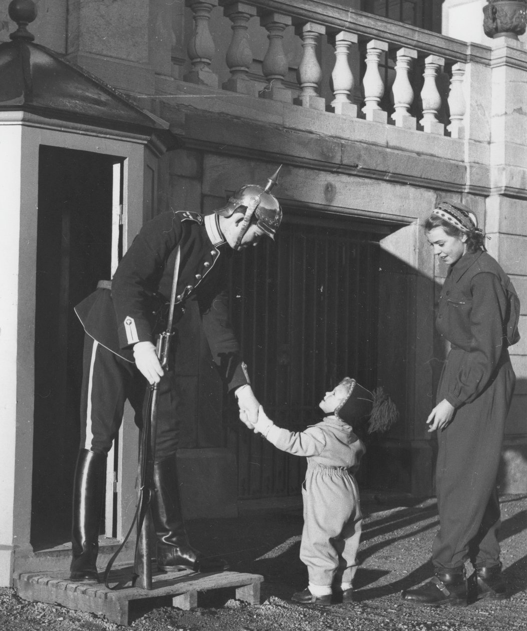 Carlo XVI Gustavo da bambino nel parco fuori dal castello di Haga a Stoccolma da Unbekannter Künstler