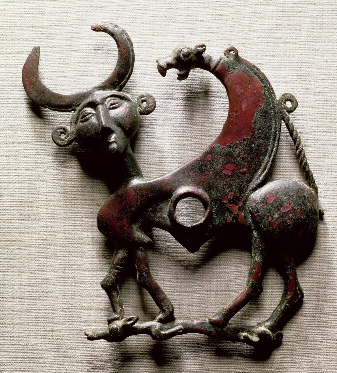 Pezzo di guancia di un morso di cavallo a forma di bestia con testa umana, da Luristan, Iran occidentale, c.800-700 a.C. da Unbekannt