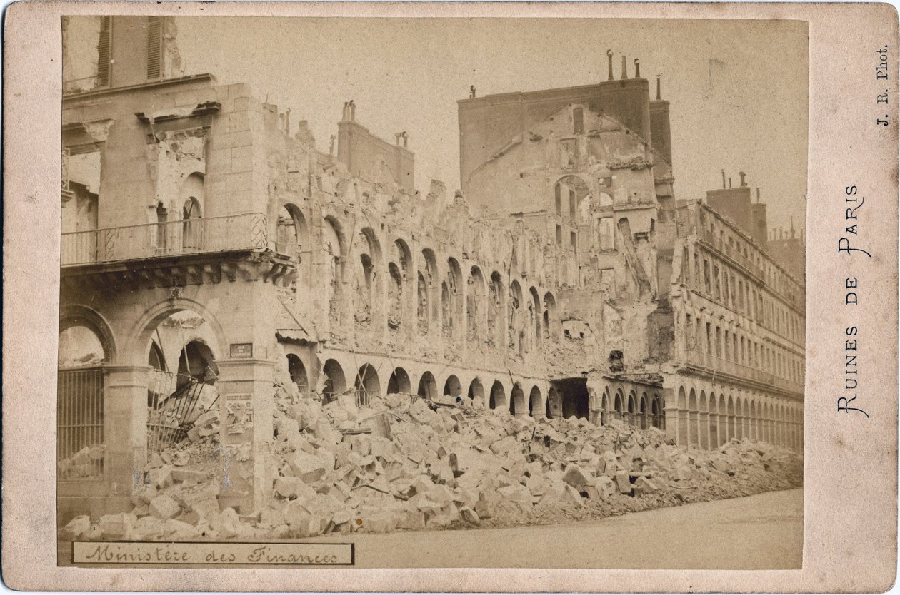 Comune di Parigi: vista delle rovine del Ministero delle Finanze a Parigi nel maggio 1871 da Unbekannt