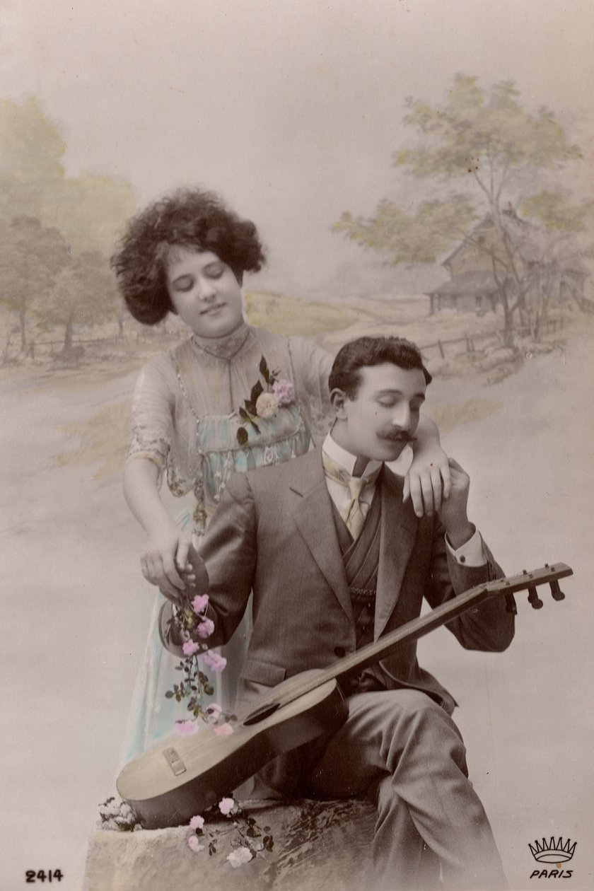 Coppia con Fiori e Chitarra Spagnola, Francia, c.1910 (cartolina) da Unbekannter Künstler
