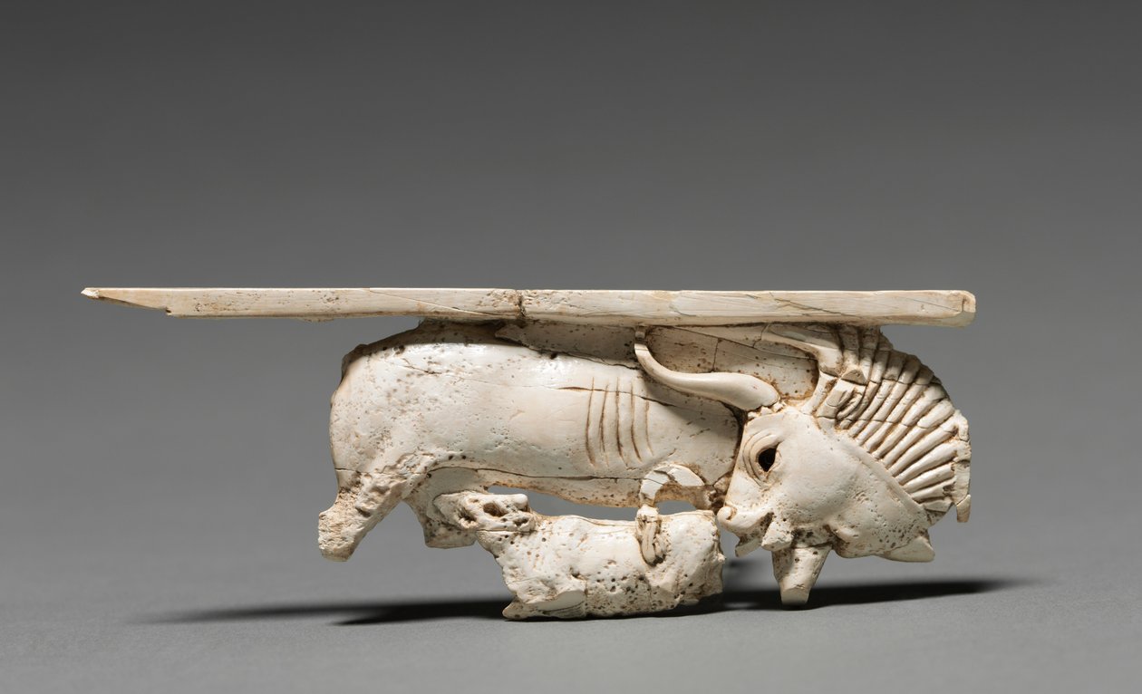 Placca decorativa: Mucca che allatta il suo vitello, 900-800 a.C. da Unbekannt