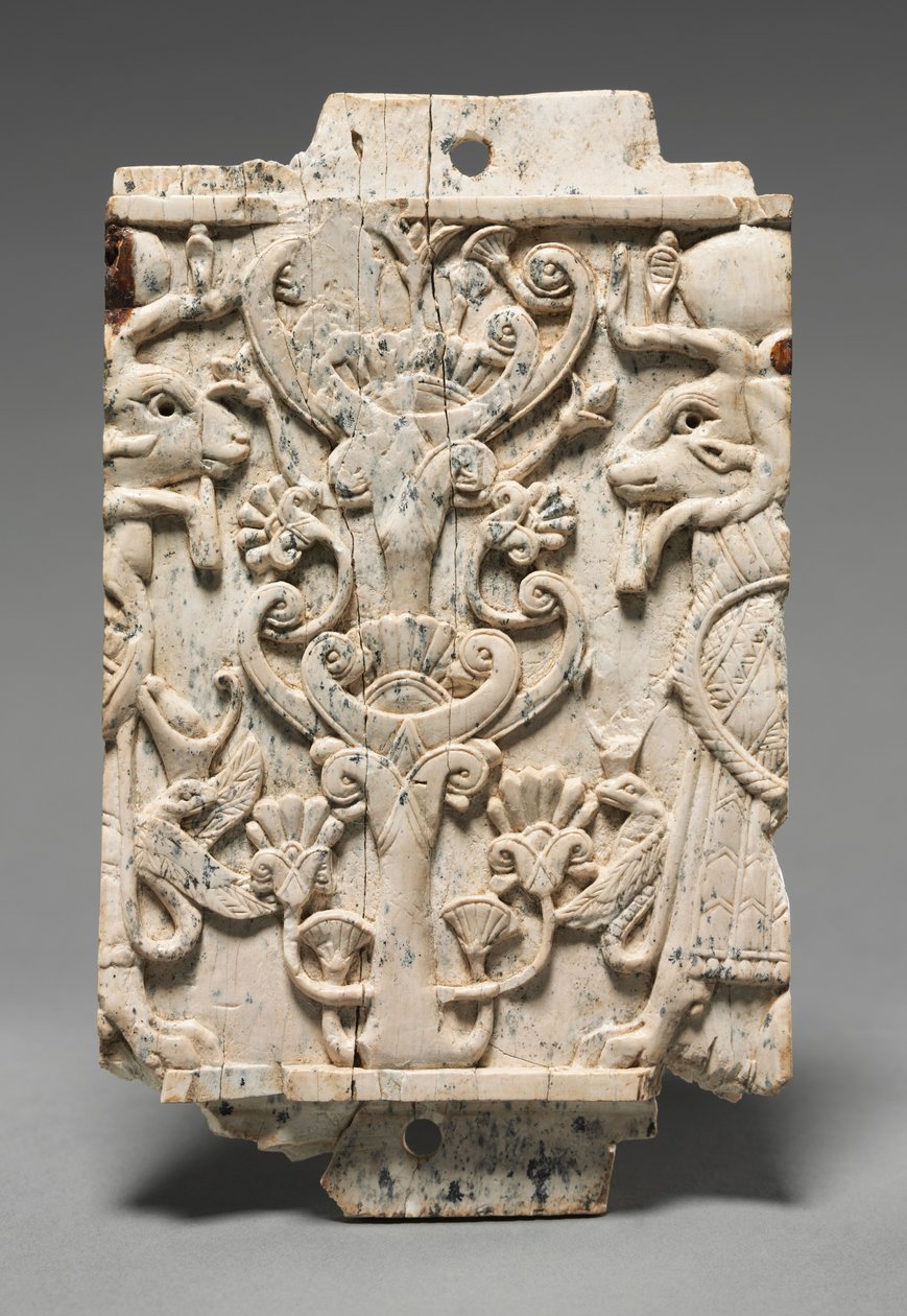 Placca Decorativa: Sfingi con Testa di Ariete che Fiancheggiano un Albero Sacro, 900-800 a.C. da Unbekannt