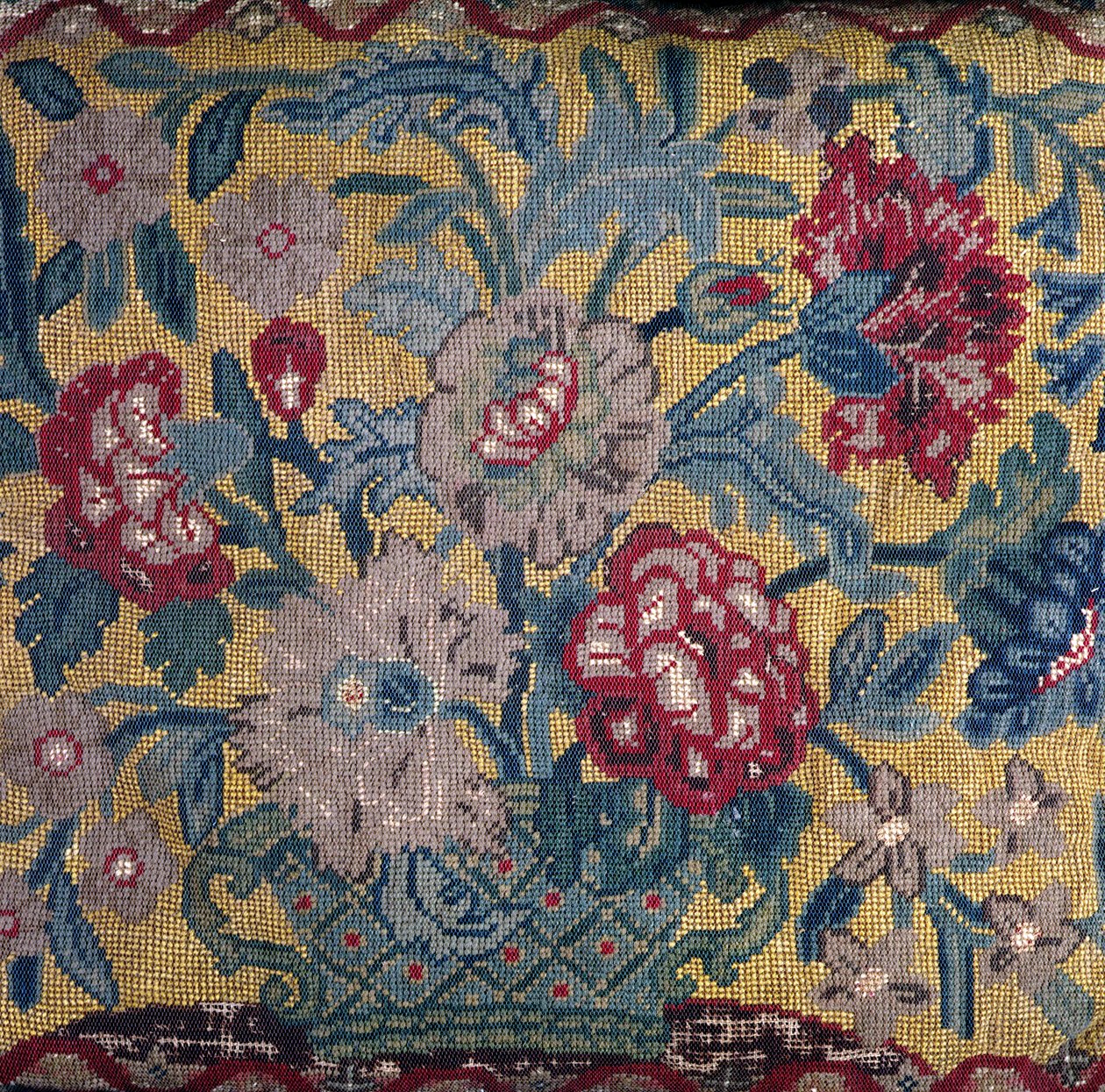 (dettaglio) del cuscino di una sedia usata da una delle dame di compagnia di Elisabetta, nel salotto da Unknown