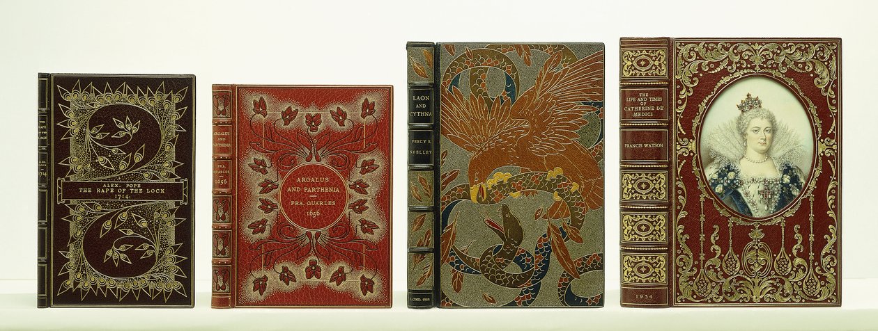 Quattro copertine di libri con rilegatura di Riviere & Sons tra cui "La vita e i tempi di Caterina de