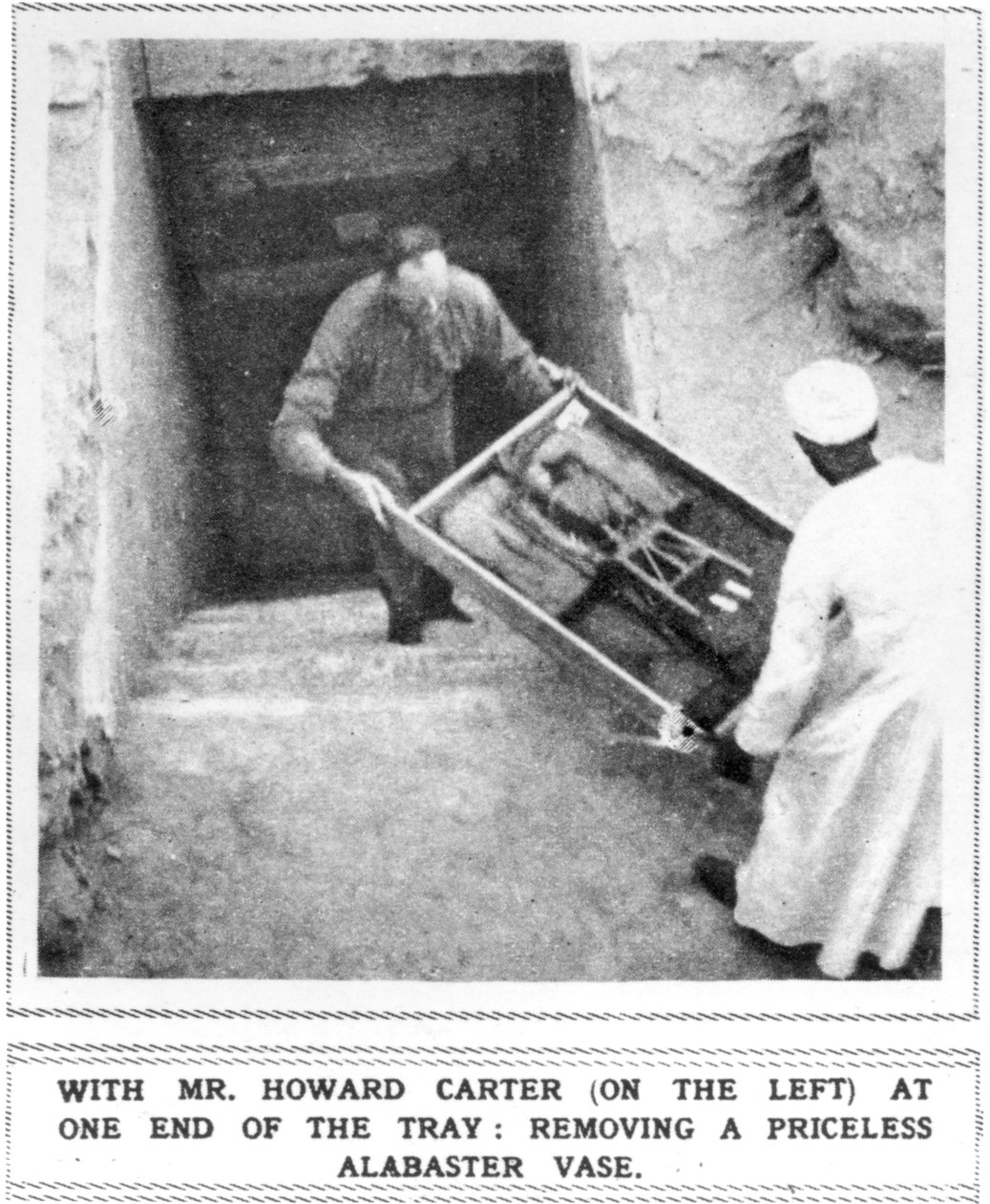 Howard Carter rimuove tesori dalla tomba di Tutankhamon da Unbekannt