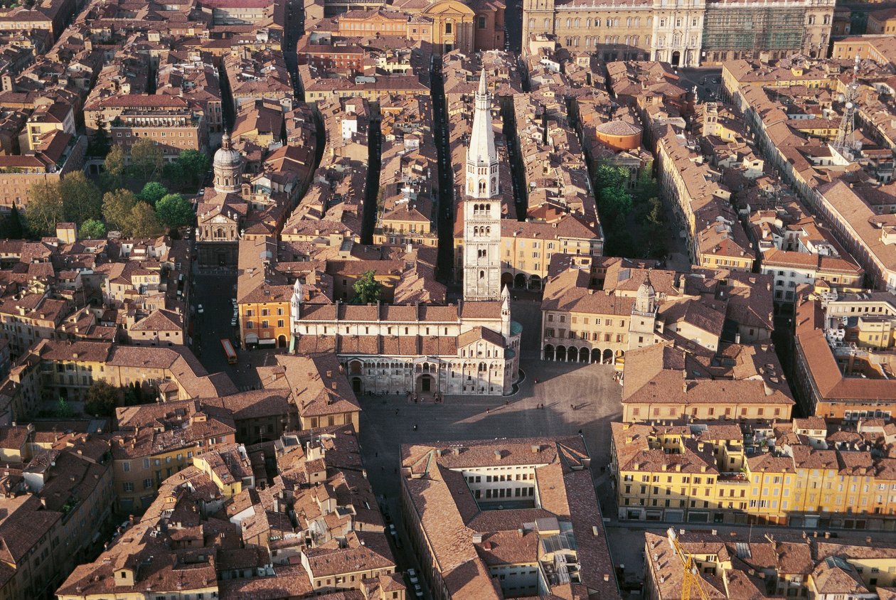 Italia, Emilia Romagna, Modena, vista aerea della città con la cattedrale da Benjamin Baud