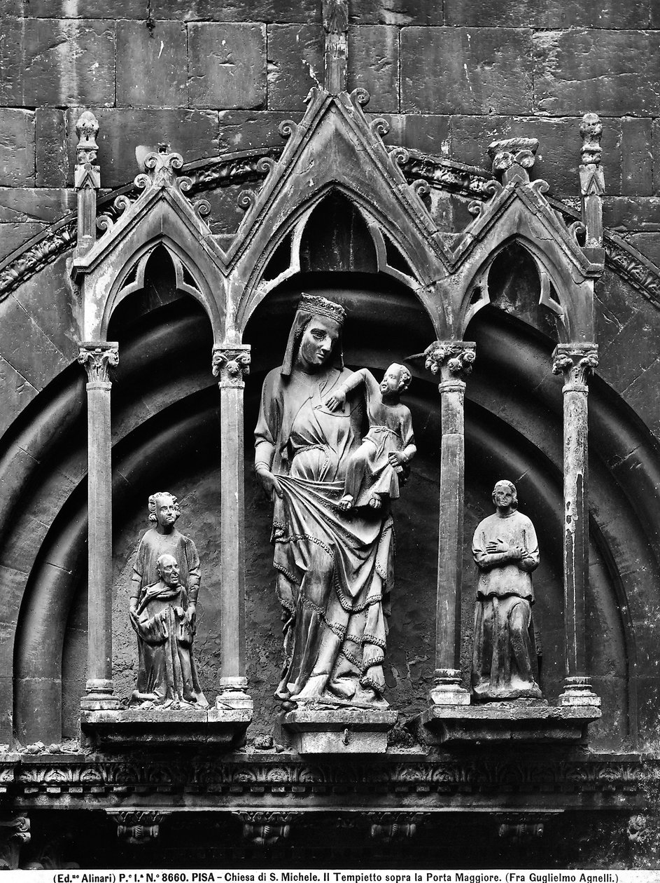 Madonna con Bambino e due Santi. Dipinto di Fra Guglielmo Agnelli situato nel piccolo tempio sopra il Portale Principale, Chiesa di San Michele in Borgo, Pisa. da Unbekannt