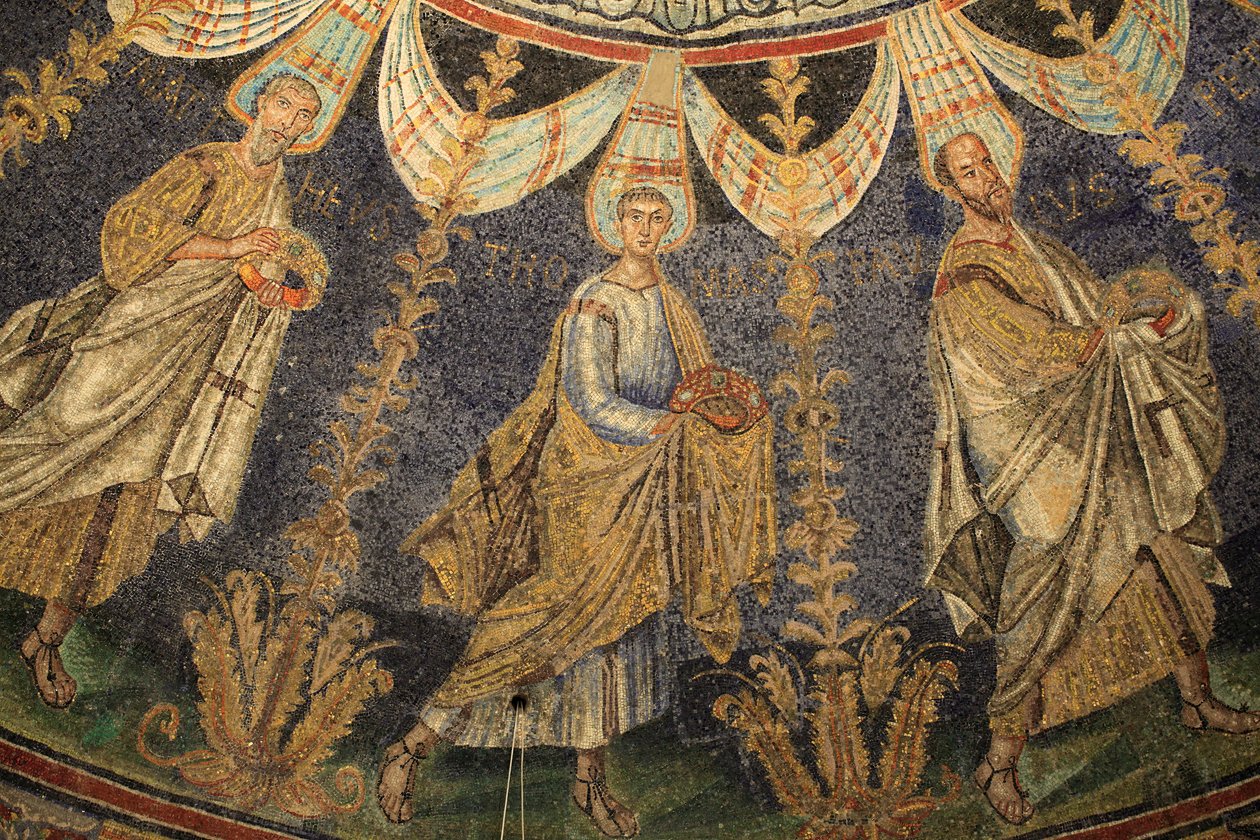 Mosaico del soffitto del Battistero Neoniano. San Paolo e San Pietro. Dettaglio della processione dei dodici apostoli che procedono intorno al mosaico centrale in due direzioni, terminando con San Pietro che incontra San Paolo. V secolo, Ravenna, Italia. R da Unbekannt
