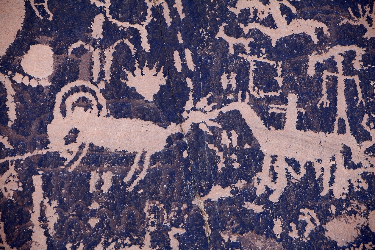 News Paper Rock. Petroglifi indiani del Nord America delle tribù Navajo e Utah. Periodo che si estende per circa 2000 anni fino al XIV secolo. da William M. Timlin